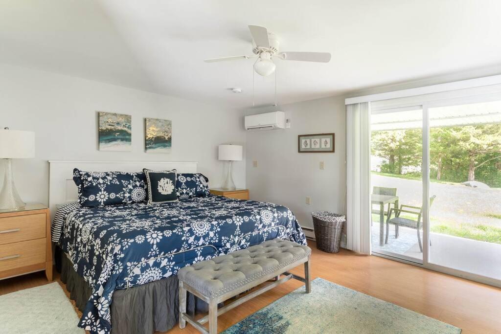 Unique Retreat With Private Patio, 4 King Beds And Bbq Villa Groton Ngoại thất bức ảnh